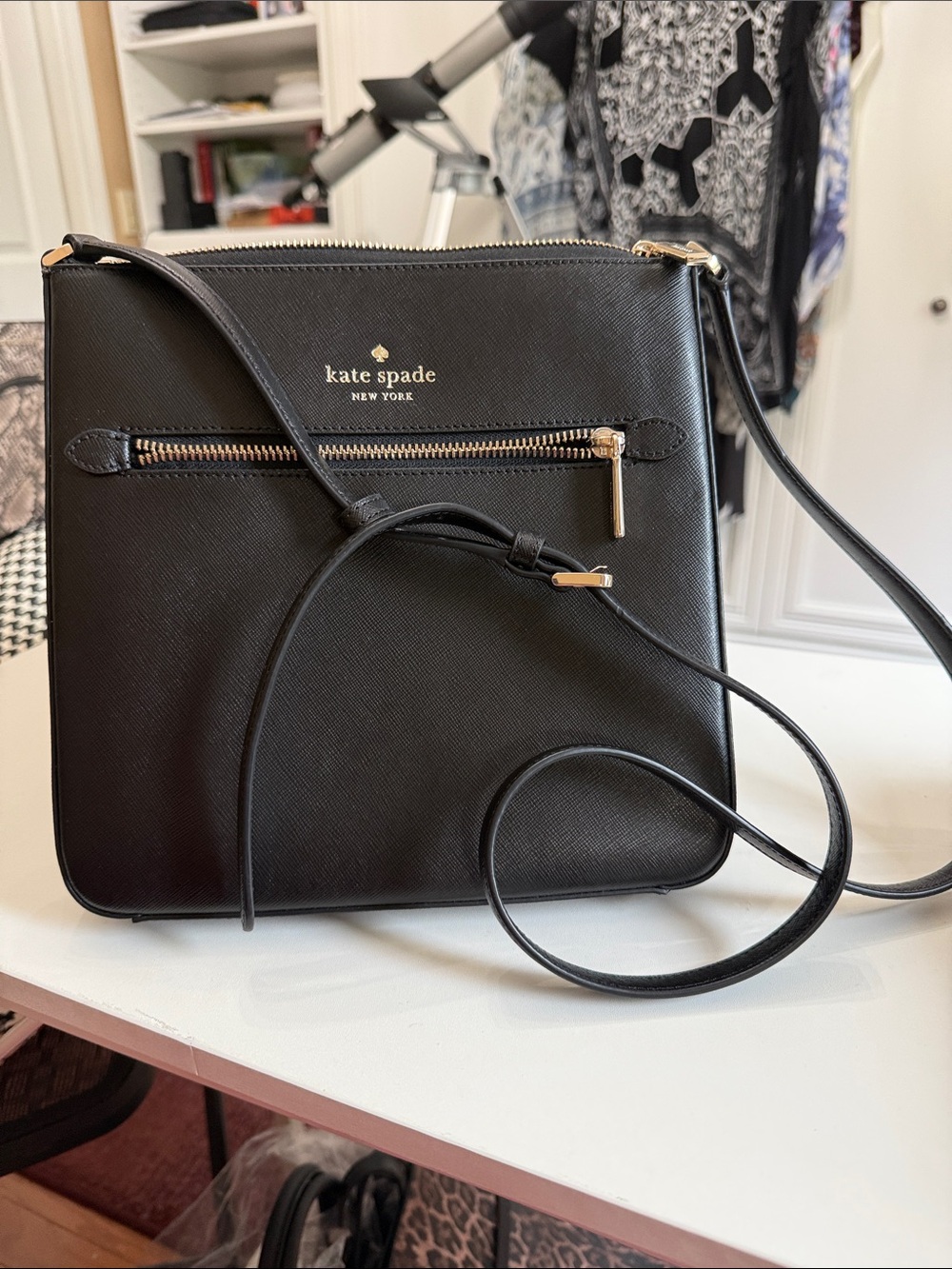 Pristine NWOT Kate Spade crossbody 9.5”x 9.5” black zip top